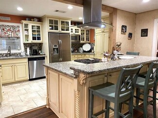 2370 N Lynwood Dr, Beaumont, TX 77703