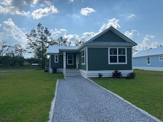 534 N Raphael Rd, Defuniak Springs, FL 32433