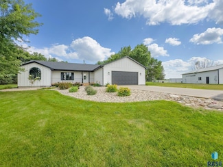 47555 271st St, Harrisburg, SD 57032