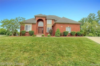 761 Nissen Ct, Wixom, MI 48393