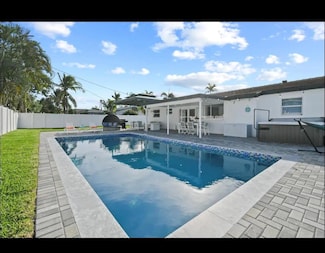 5040 NE 22nd Ave, Lighthouse Point, FL 33064