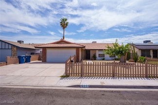 325 Greenfield Ln, Las Vegas, NV 89107
