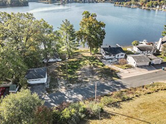 12320 N Sherman Lake Dr, Augusta, MI 49012