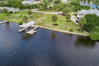 304 14th St SW, Ruskin, FL 33570