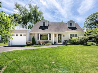 94 Shadyside Ave, Port Washington, NY 11050