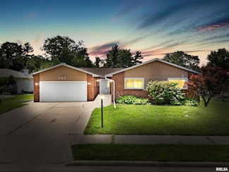 107 Chestnut Dr, Morton, IL 61550