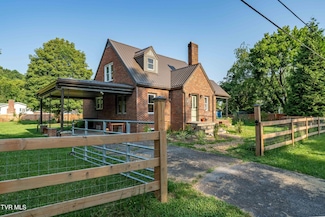 461 S Shady Ave, Damascus, VA 24236