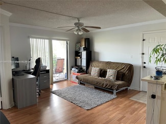 450 Palm Cir W Unit 307, Pembroke Pines, FL 33025