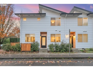 1490 SE Ivon St, Portland, OR 97202