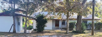 17466 Lake Iola Rd, Dade City, FL 33523