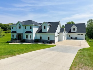 1207 S Martin St, Fergus Falls, MN 56537