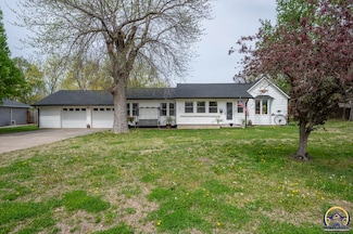 30 Holliday St, Osage City, KS 66523