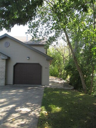 123 Waverly Dr, Cambridge, WI 53523