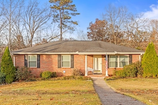 74 Kriswood Dr, Rossville, GA 30741