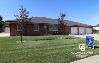 1104 Smith Ave, Lakin, KS 67860