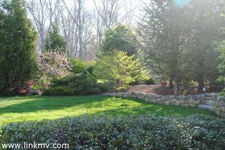 10 Valley Ln, Chilmark, MA 02535