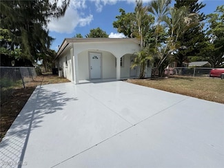 2938 Market St, Fort Myers, FL 33916