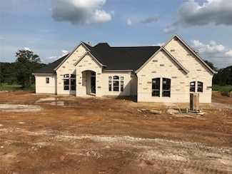 1009 Old Oaks Ct, Weatherford, TX 76087