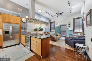 233 Vine St Unit E1, Philadelphia, PA 19106