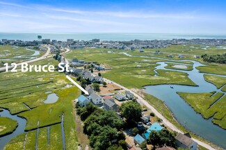 12 Bruce St, Hampton, NH 03842