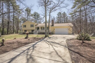 8 Suzanne Dr, Assonet, MA 02702