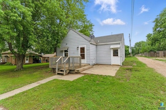 207 W 4th St, Alcester, SD 57001