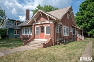 708 Main St, Henry, IL 61537