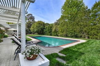 5223 Armida Dr, Woodland Hills, CA 91364