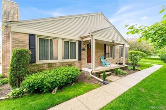 44472 Virginia Ct, Clinton Township, MI 48038