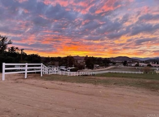 1 Saddleback Ln, Menifee, CA 92584