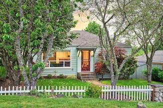 4124 SW 104th St, Seattle, WA 98146