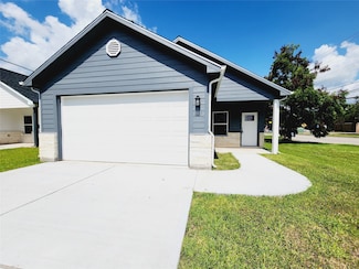 100 S 12th St, West Columbia, TX 77486