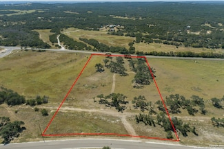 682 Windmill Ridge Dr, Blanco, TX 78606