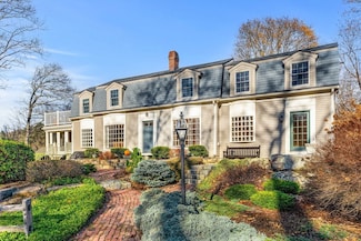 8 Preston Place, Beverly, MA 01915