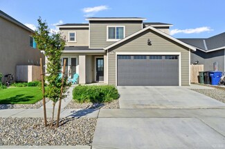 2062 N Sherman St, Hanford, CA 93230