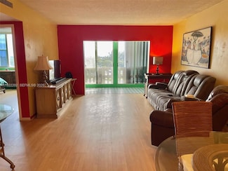 4001 Hillcrest Dr Unit 609, Hollywood, FL 33021