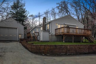 33 Coaker Ave, Hooksett, NH 03106
