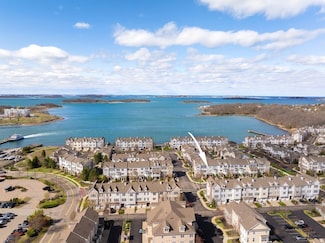 115 Stayner Dr Unit 201, Hingham, MA 02043