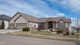 3201 Promontory Dr, Bismarck, ND 58503
