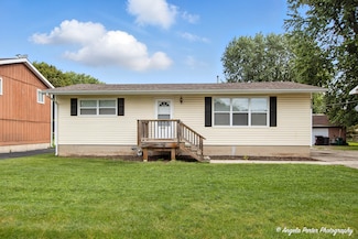4420 Clearview Dr, McHenry, IL 60050