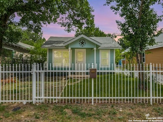 3223 W Travis St, San Antonio, TX 78207