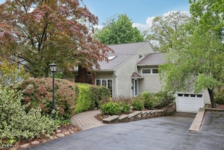 151 Busteed Dr, Midland Park, NJ 07432