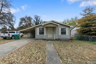 407 W 8th St, Caruthersville, MO 63830