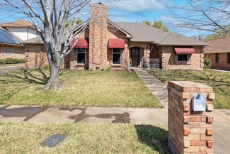 524 Highland Park Dr, Hurst, TX 76054