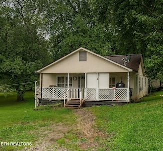 302 Woody Ave, Harriman, TN 37748