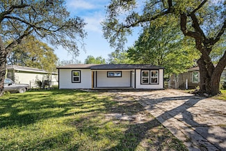 1517 4th Ave N, Texas City, TX 77590