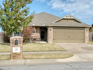 205 E Dillon Dr, Kiefer, OK 74041