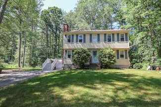 26 Wilshire Dr, Londonderry, NH 03053