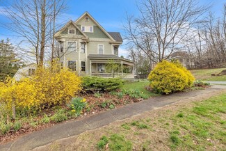 36 James St, Greenfield, MA 01301