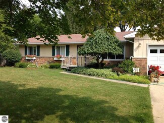 321 Forest Ave, Clare, MI 48617